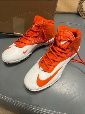 Nike White and Orange Mid-Top Football Cleats NEW Size 16 Men’s